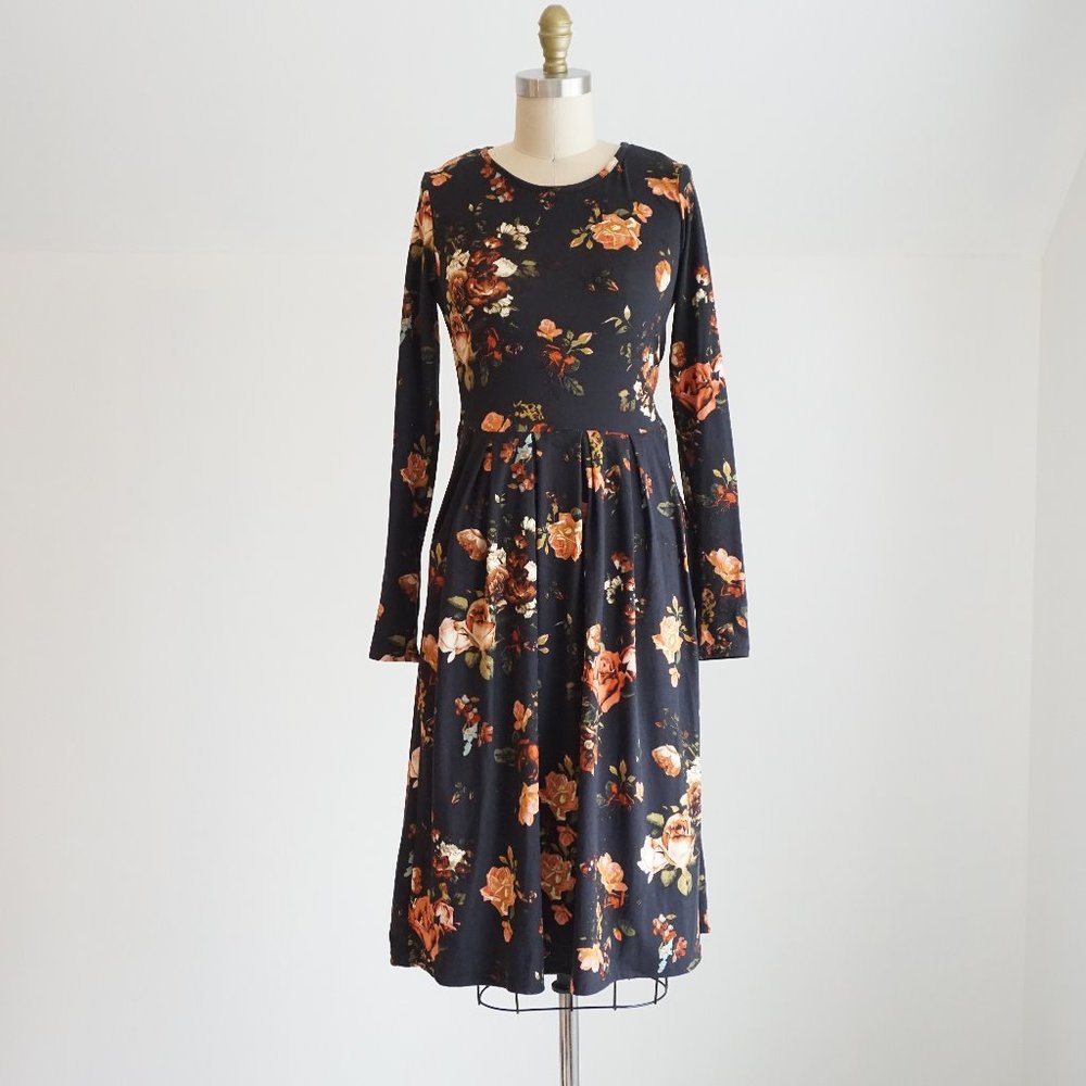 *NWT* Black Floral Midi Dress Size Small
